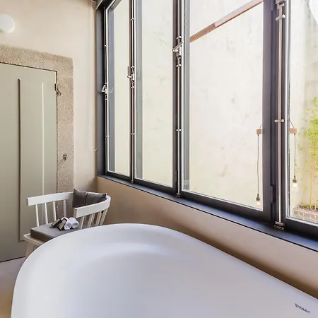 בית הארחה Armazem Luxury Housing- Architectural & Design פורטו
